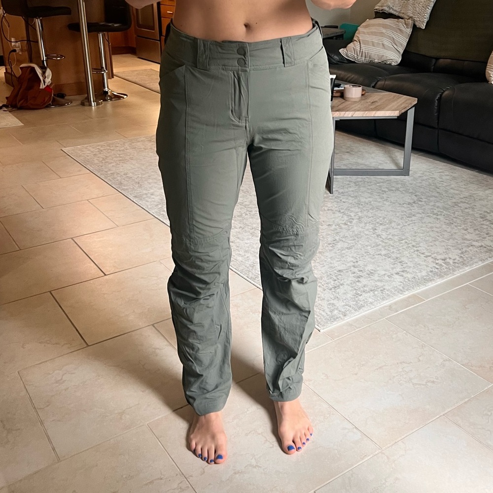 REI women’s hiking pant. Size 10. Great condition. Sinchable waist, mid rise.